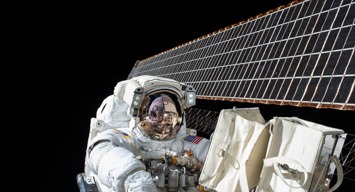 astronaut-1082186_1920
