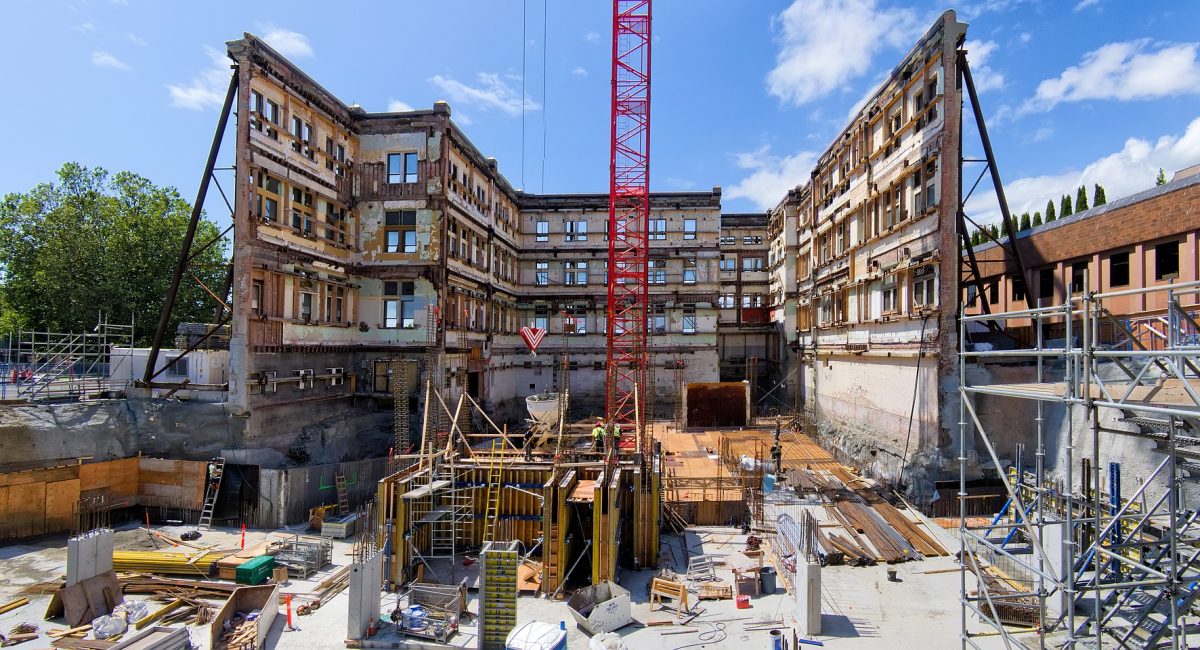 building-4349452_1920