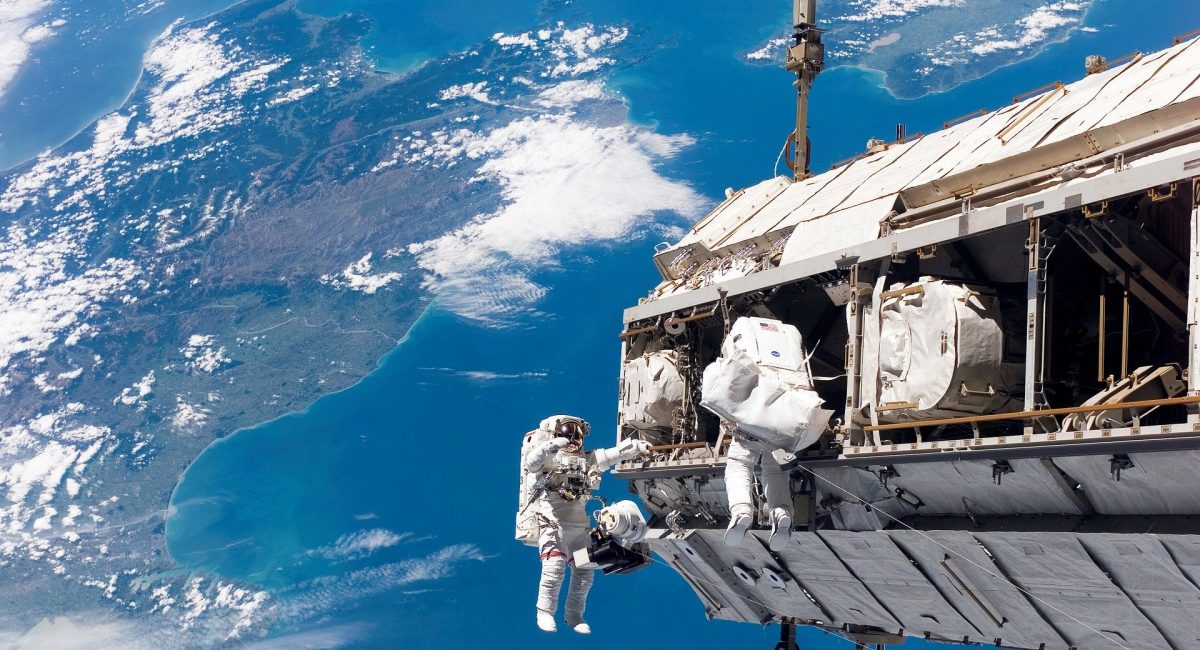 space-walk-991_1920