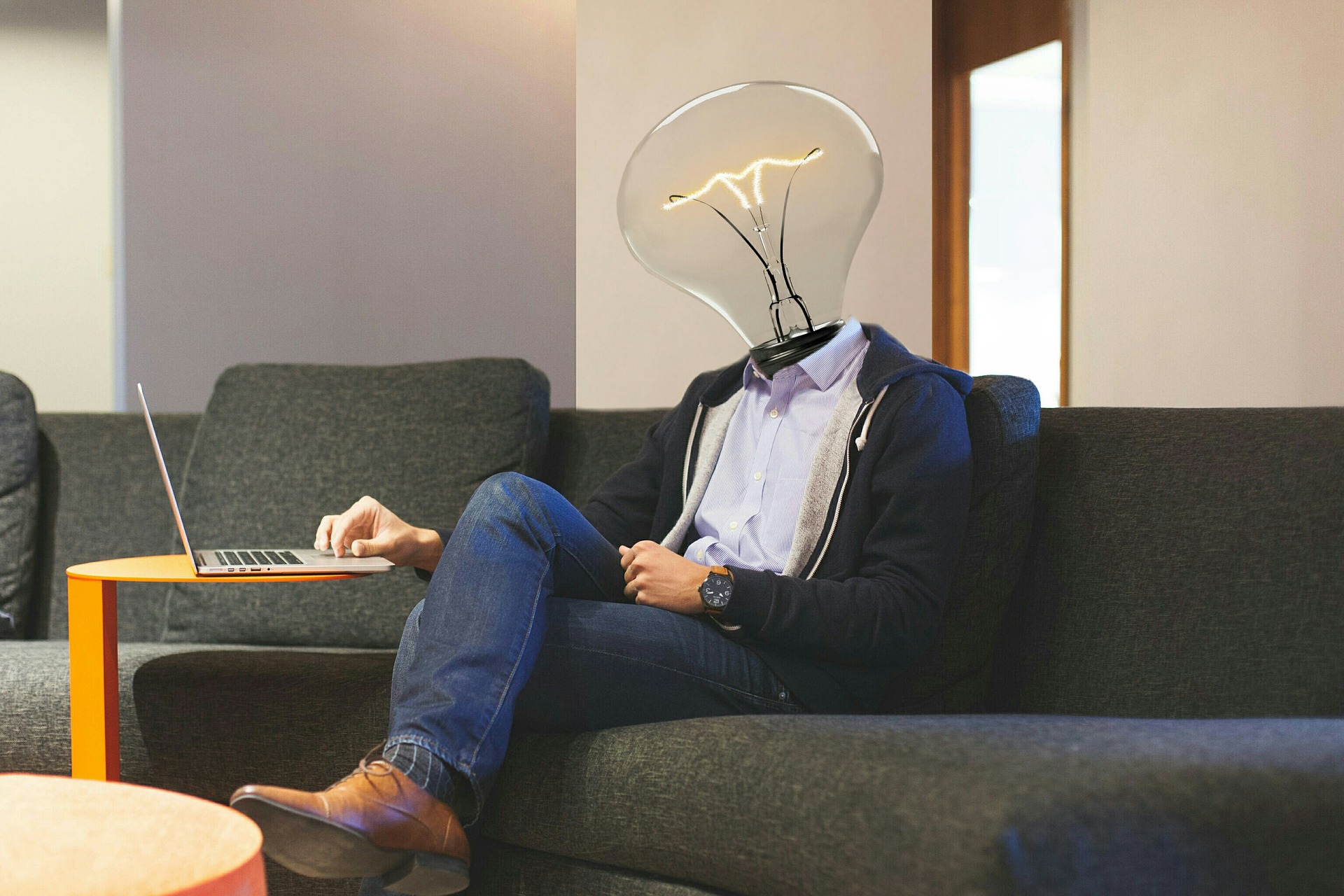 lightbulb-3449671_1920